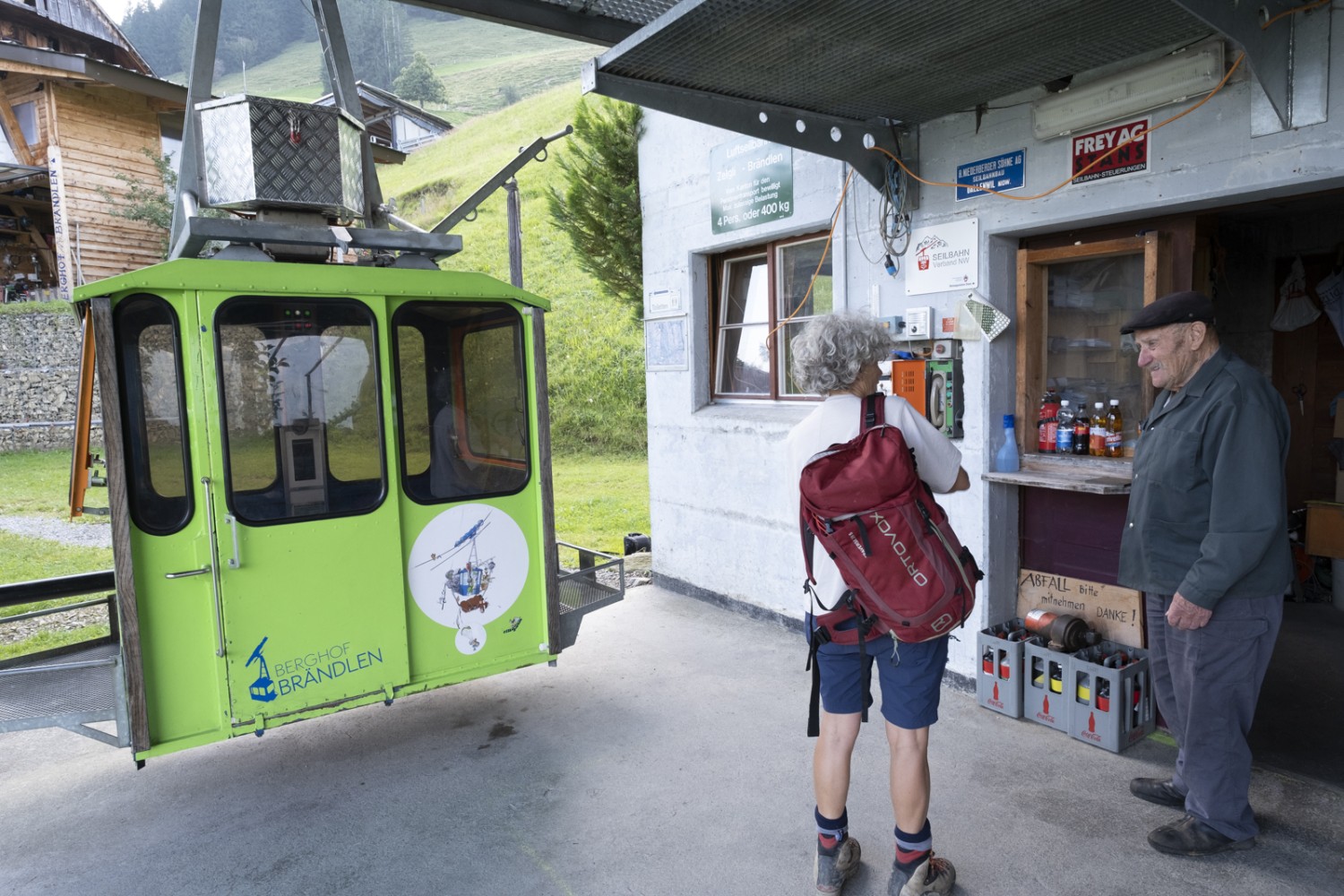 La randonnée débute par le trajet vers le Brändlen. Voilà la cabine verte. Photo: Markus Ruff