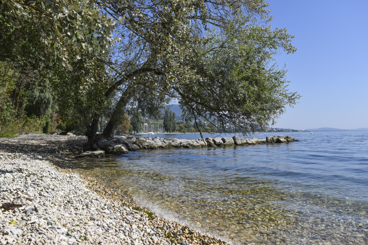 Am Neuenburgersee kommen Feriengefühle auf. Bild: Nathalie Stöckli