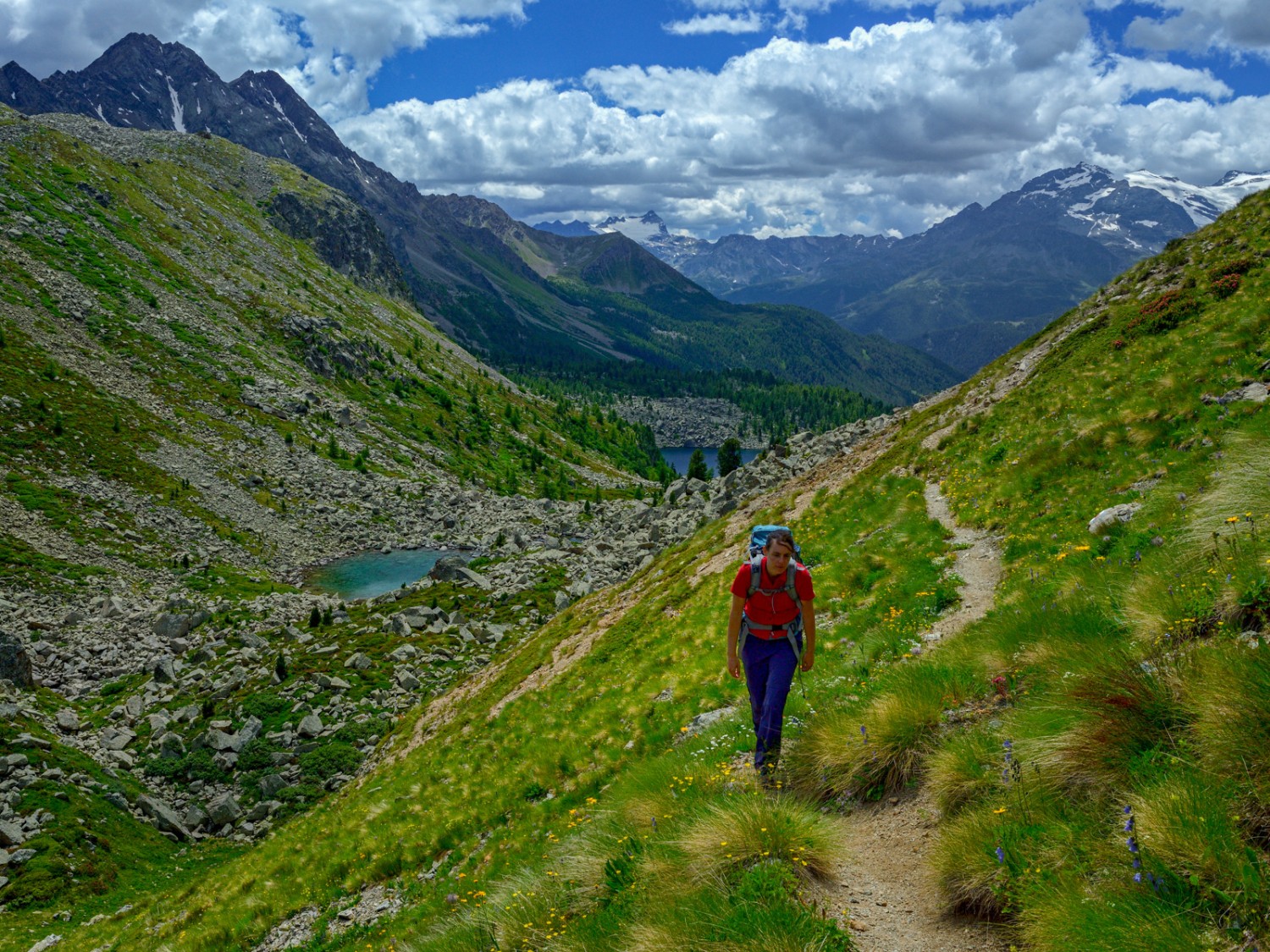 La salita verso il passo non è particolarmente ripida. Foto: natur-welten.ch