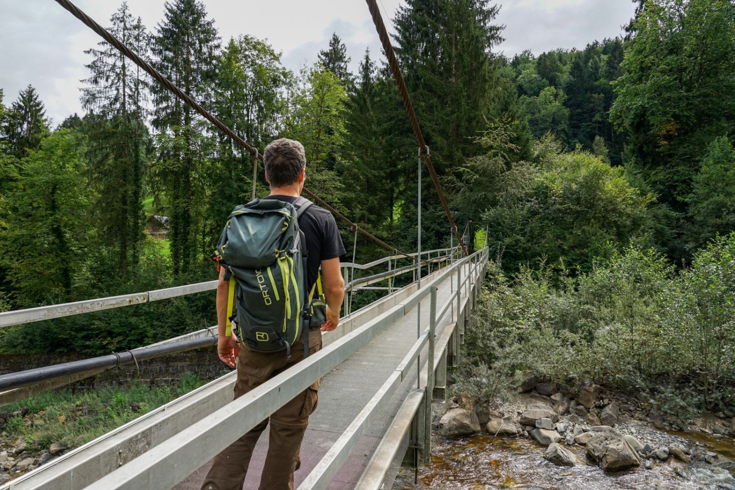 Hängebrücke über die Grosse Schlieren bei Güetletschwand.