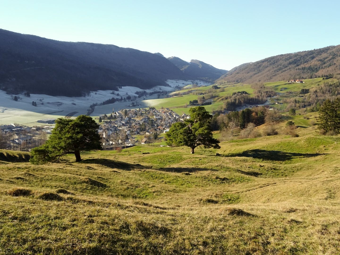 Blick zurück hinunter nach Welschenrohr.