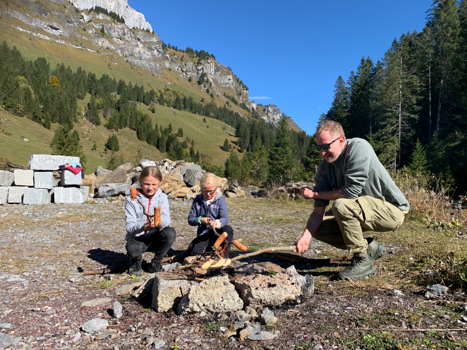 Peu avant la frontière entre les cantons d’Uri et de Glaris, un bel endroit pour faire des grillades à midi. Photo: Monika Leuenberger