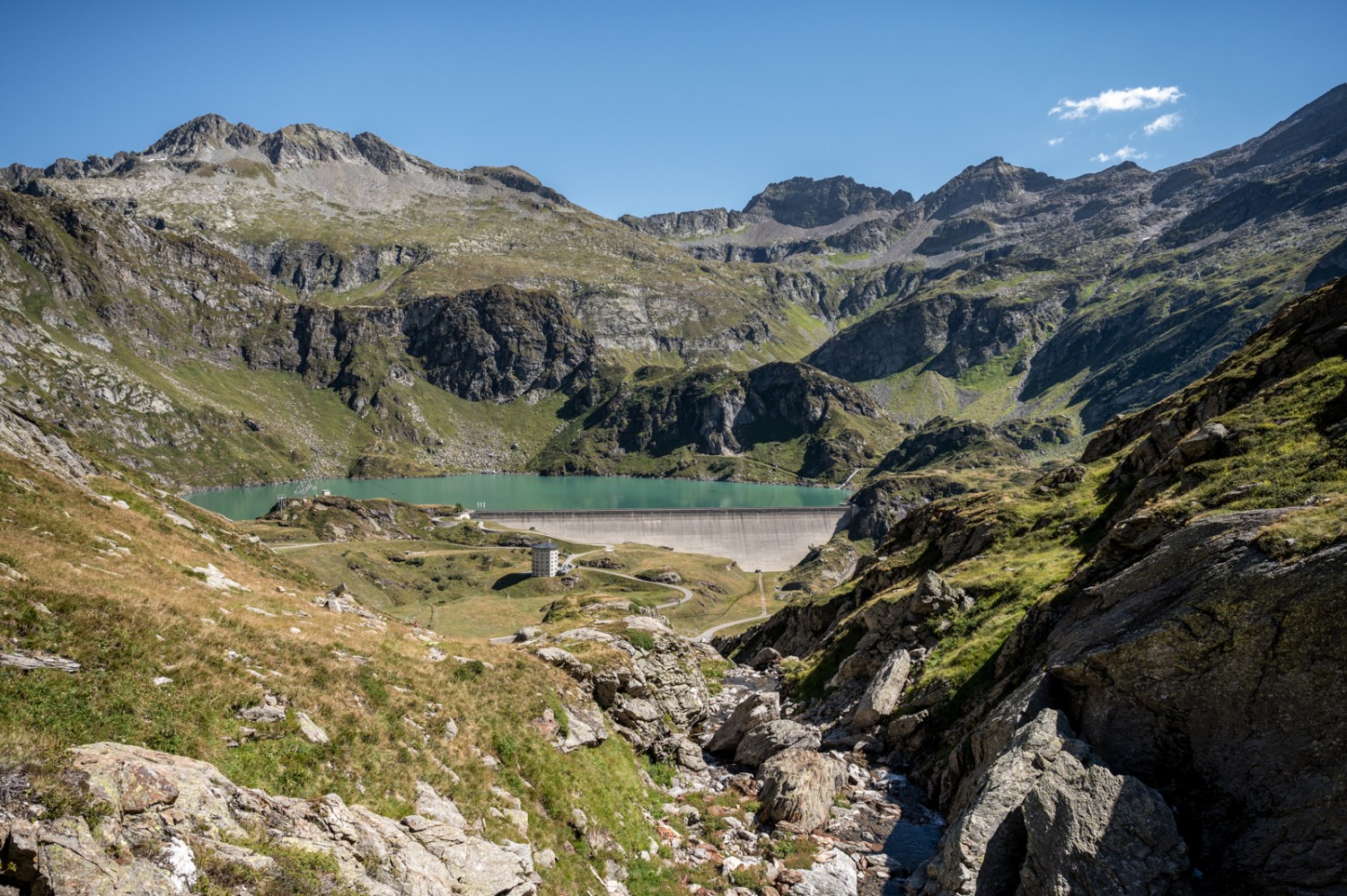 Vista sul Lago di Robiei, punto di partenza dell’escursione. Immagine: Jon Guler