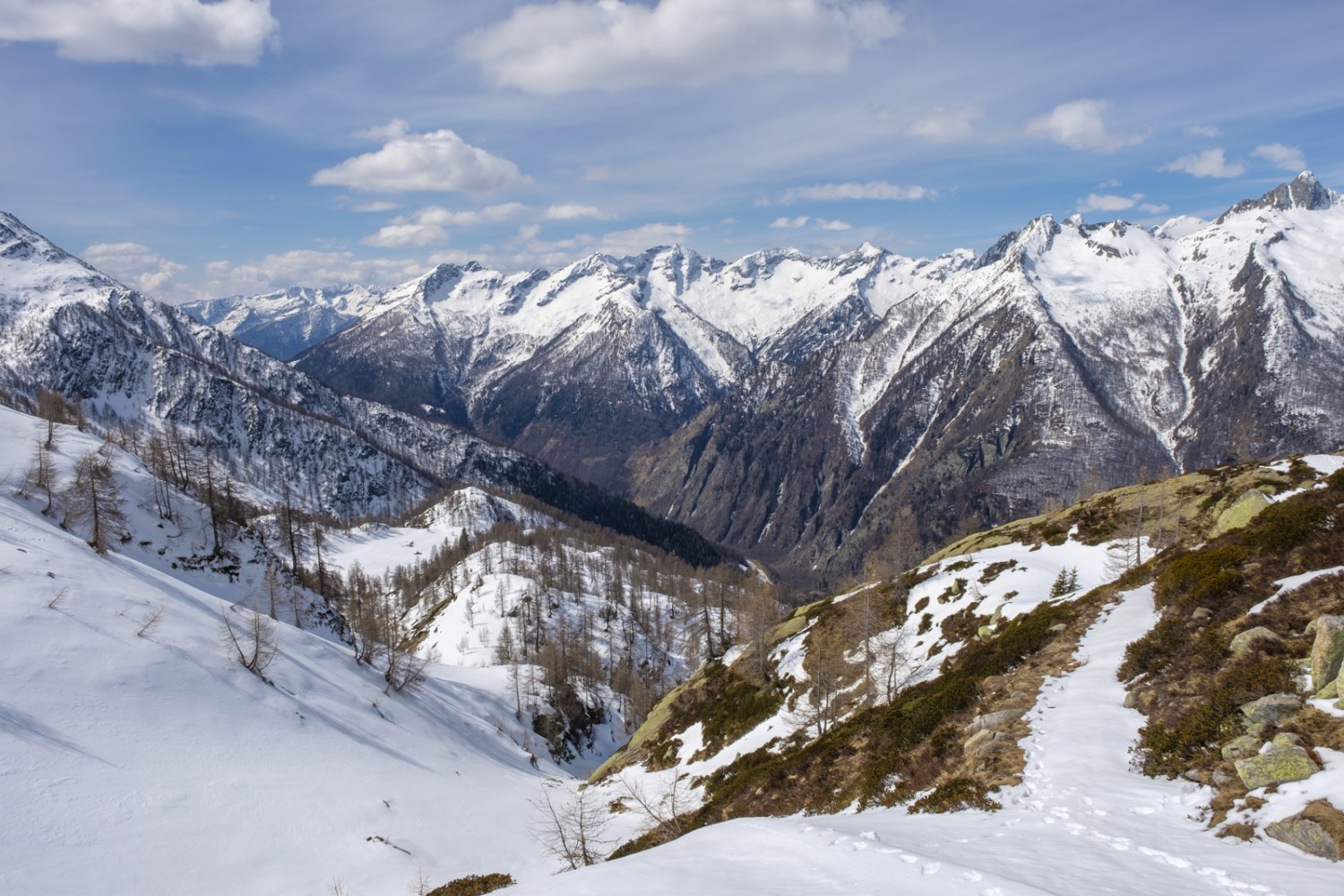 Blick von Corte Vacarisc aufs Lavizzaratal. Bild: Iris Kürschner