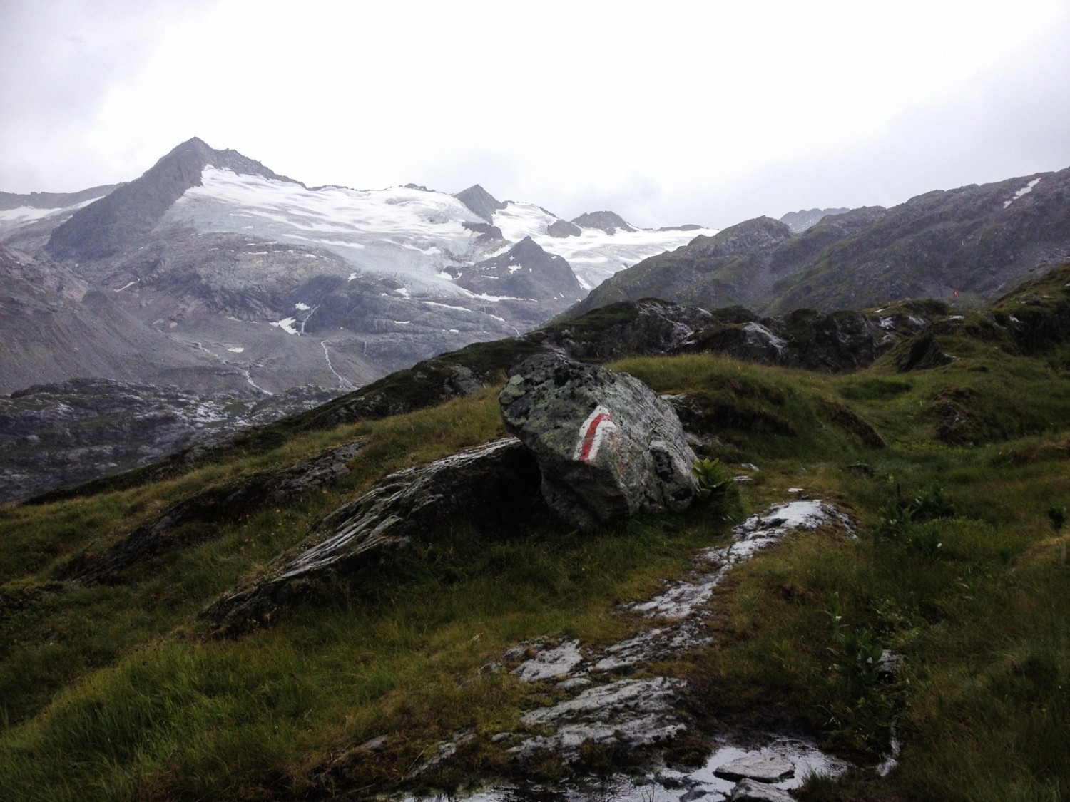 Auf der Passhöhe eröffnet sich einem der Blick auf den Gauligletscher.