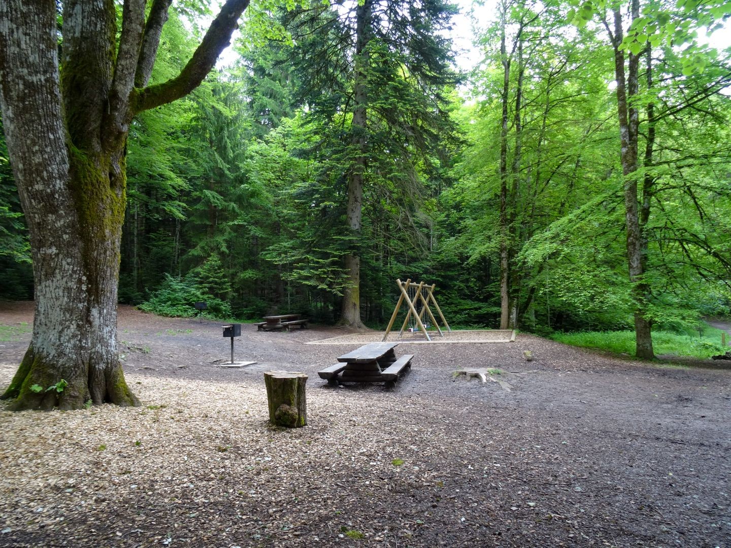 La place des Quatre-Sapins, une autre place de jeux près de Bulle